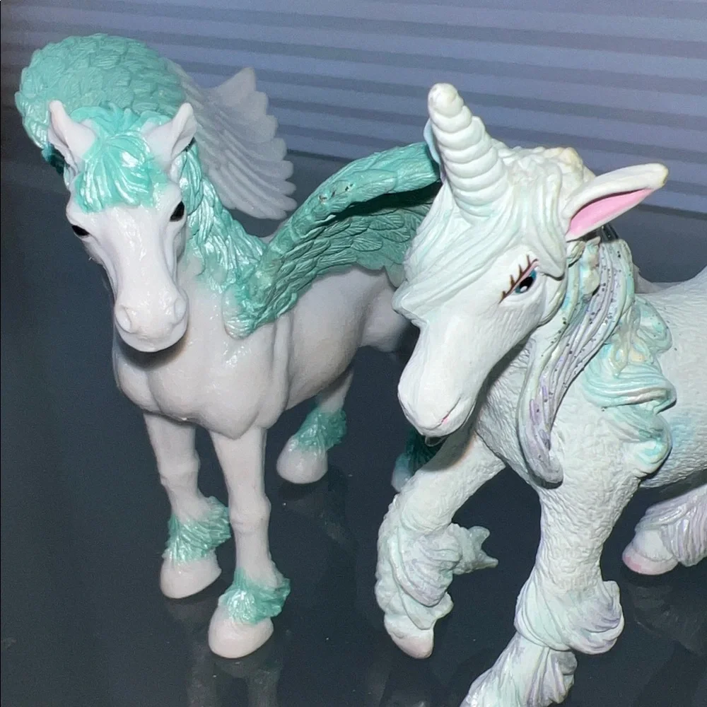 🦄Fantasy Lot of 2 Unicorns Horse Pegasus Winged Horse by Papo & Schleich Bayala